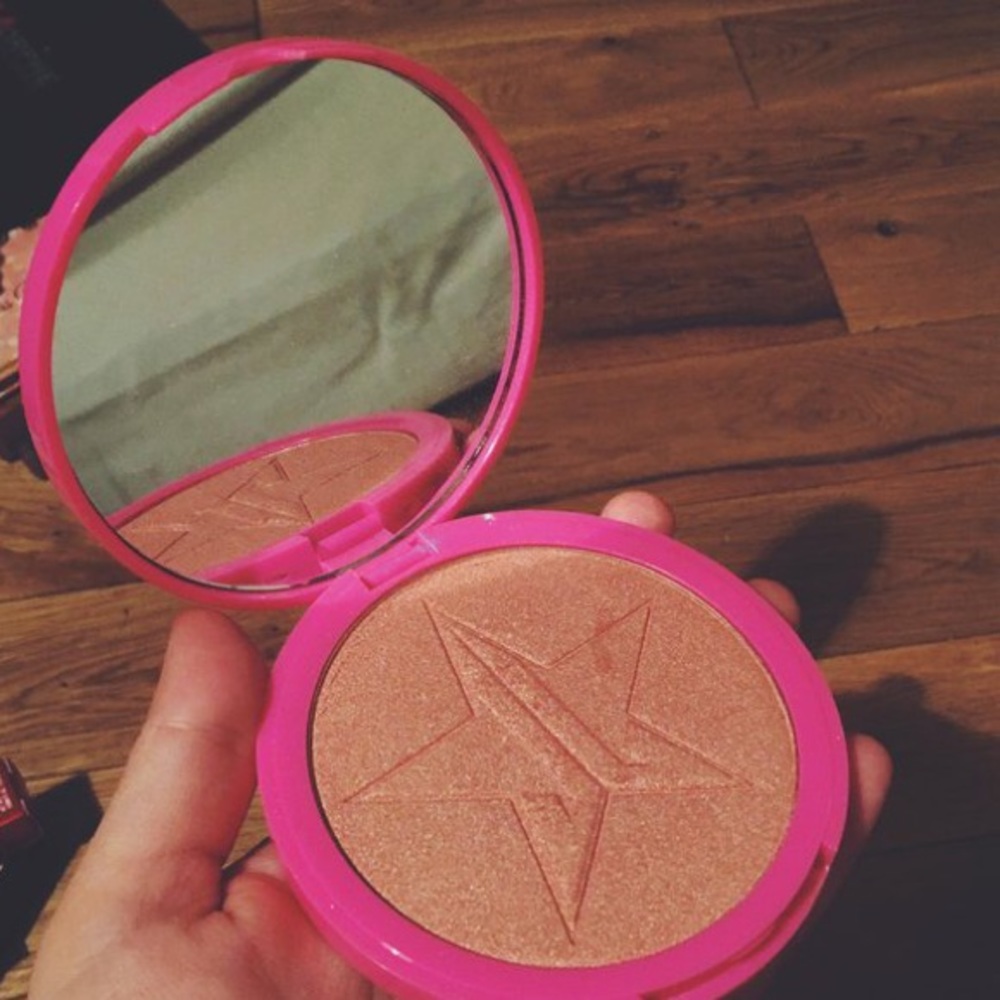 Jeffree Star Highlight in Peach Goddess